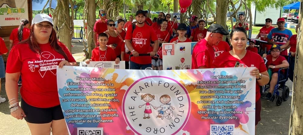 The Akari Foundation y familias conmemorando el Día Mundial de Concientización sobre Duchenne